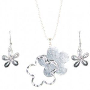 (5/$25‎ SALE ✅) LUCKY YOU Clover Rhinestone Pendant Chain Necklace Set Silver